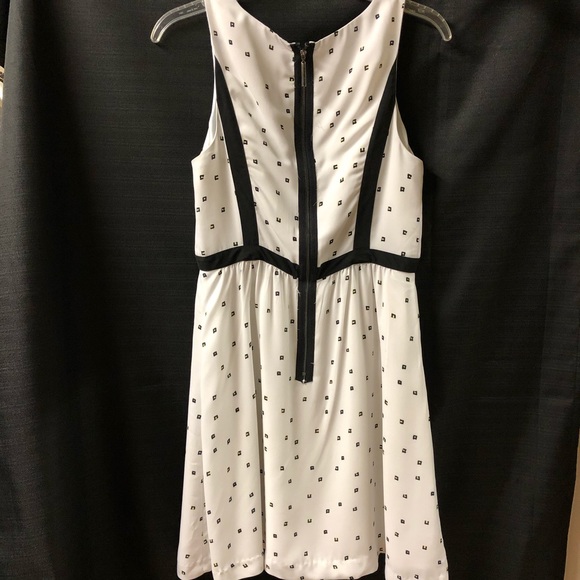 Kenzie Geo-Print Dress - Picture 5 of 6